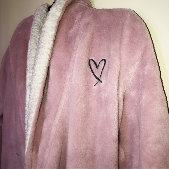 Victoria’s Secret Cozy Hooded Plush Fleece Robe - Picture 2 of 4